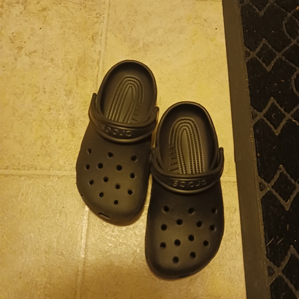 Black crocs